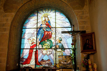 Krakau  Polen  Kirchenfenster der Corpus Christi Bazilika