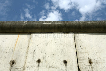 Sosnowka  Polen  verbundene Stuecke der Berliner Mauer