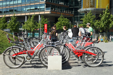 Berlin  Deutschland  Oeffentliche Fahrradmietstation der Deutschen Bahn am Potsdamer Platz