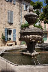 Caromb  Frankreich  der Wasserspeier La fontaine du chateau am Schloss