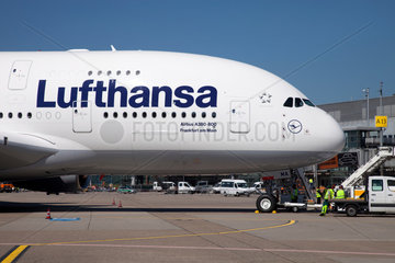 Duesseldorf  Deutschland  der Airbus A380 von Lufthansa