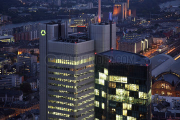 Frankfurt  Deutschland  Dresdner Bank und Hochhaus Skyper