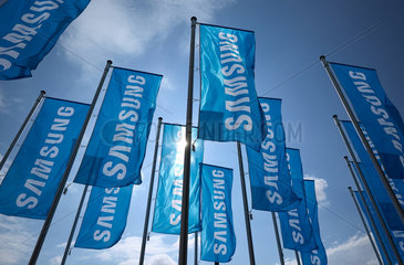 Berlin  Deutschland  Fahnen von Samsung zur IFA 2014
