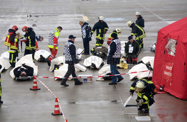 Koeln  Deutschland  Katastrophenschutzuebung am Flughafen Koeln-Bonn
