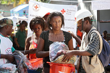 Carrefour  Haiti  Non Food Items Verteilung des Deutschen Roten Kreuzes