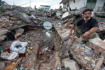 Padang  Indonesien  Aufraeumarbeiten in der Innenstadt von Padang nach dem Erdbeben