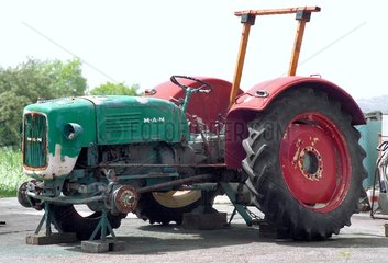 Schrott  alte Traktorteile