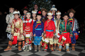 Hong Kong  China  Kindergruppe in traditioneller Kleidung
