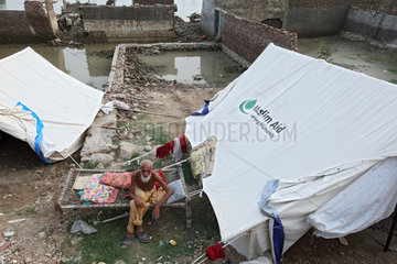 Nowshera  Pakistan  Zeltstadt fuer Fluechtlinge des Hochwassers