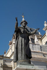 Madrid  Statue von Johannes Paul II. vor der Catedral de la Almudena