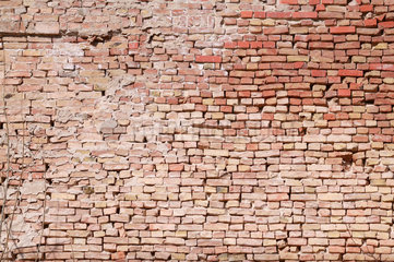 Berlin  Deutschland  eine Brandwand aus unregelmaessig angeordneten Mauersteinen