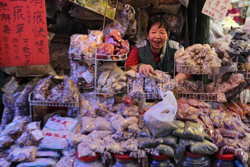 Hong Kong  China  Nussverkauf auf einem Wochenmarkt