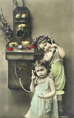 Kinder beim telefonieren  1911