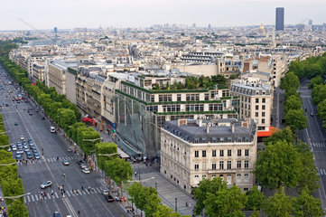 Paris  Frankreich  Stadtansicht mit der Avenue des Champs-Elysees