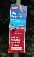 Berlin  Deutschland  Wahlplakate der Alternative und SPD zur Bundestagswahl an einer Strassenlaterne