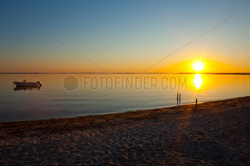 Orelund  Daenemark  Sonnenuntergang an der Ostsee