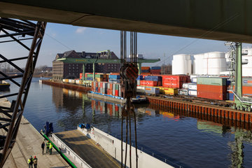 Berlin  Deutschland  Blick auf den Containerterminal Westhafen