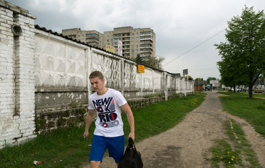 Lemberg  Ukraine  junger Mann mit einem T-Shirt des New York Radio