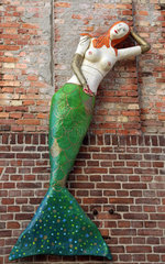 Stralsund  Deutschland  Figur einer Meerjungfrau an einer Hausfassade