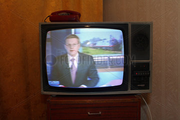 Gomel  Weissrussland  Fernseher in einem Hotelzimmer zeigt die Nachrichten
