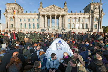 Berlin  Deutschland  Occupy-Bewegung vor dem Reichstag