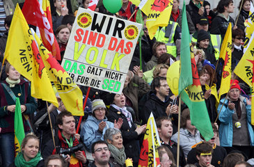 Berlin  Deutschland  Demonstranten auf der Anti-Atomkraft-Demo