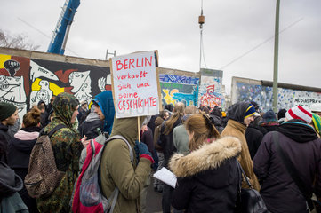 Berlin  Deutschland  Protestaktion an einem bereits fehlenden Stueck der East Side Gallery
