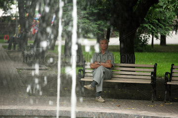 Gomel  Weissrussland  Rentner in einem Park