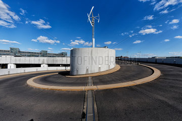 Berlin  Deutschland  Windenergieanlage am Bahnhof Berlin Suedkreuz
