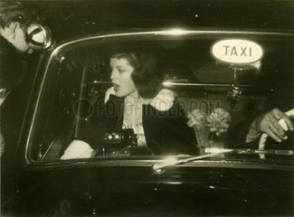 Romy Schneider  im Taxi  1955