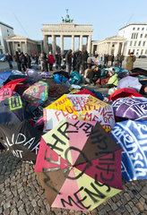 Berlin  Deutschland  der Refugee Hungerstreik vor dem Brandenburger Tor