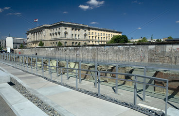 Berlin  Deutschland  Berliner Mauer am Gelaende der Topographie des Terrors