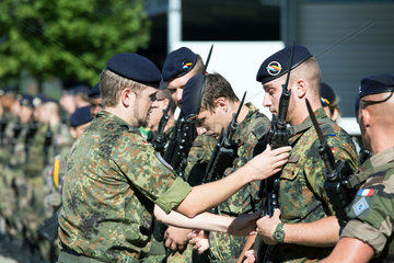 Muellheim  Deutschland  Soldaten auf dem Kasernengelaende der Robert-Schuhmann-Kaserne