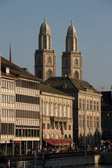 Zuerich  Schweiz  Blick auf die Altstadt