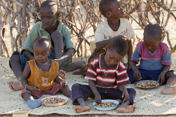 Lodwar  Kenia  Kinder beim Essen