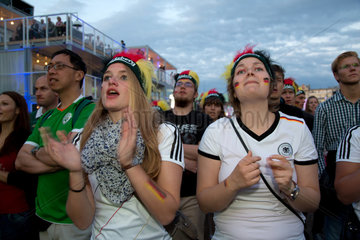 Posen  Polen  deutsche Fans bei der UEFA-Fanmeile am Plac Wolnosci