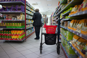 Hilkerode  Deutschland  ein Rollator in einem Supermarkt