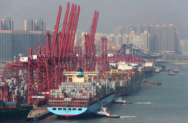 Hong Kong  China  Containerschiffe im Hongkong International Terminal  Container Hafen