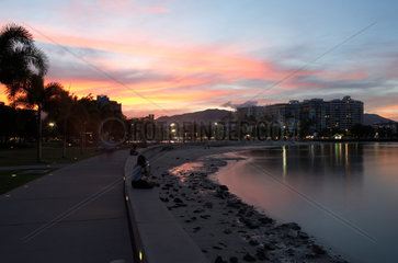 Cairns  Australien  Sonnenuntergang an der Esplanade