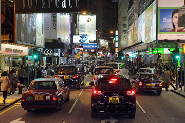 Hong Kong  China  Rushhour auf der Nathan Road bei Nacht