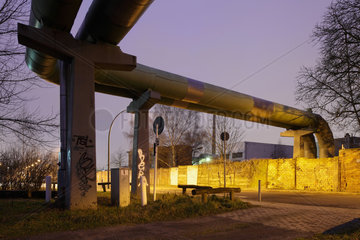 Berlin  Deutschland  Fernwaermeleitungen am Wasserwerk in Berlin-Lichtenberg