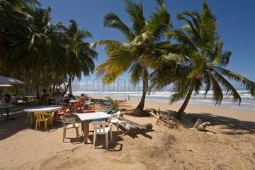 Las Terrenas  Dominikanische Republik  ein Fischrestaurant am Strand Playa Coson