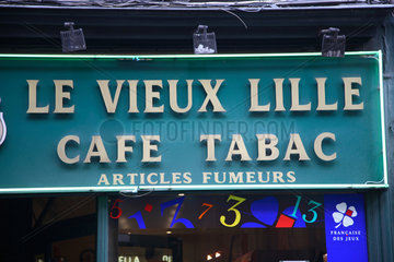 Lille  Frankreich  Schild eines Tabakladens in der Altstadt