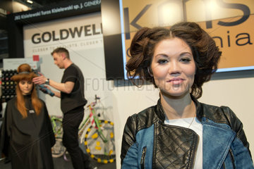 Posen  Polen  Werbeaktion mit einem Model fuer das Produkt Hair Play