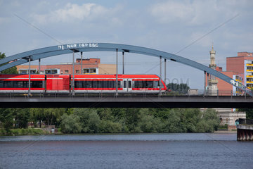 Potsdam  Deutschland  Regionalzug auf Bruecke der der Neustaedter Havelbucht