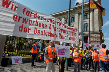 Berlin  Deutschland  Demo fuer attraktiven oeffentlichen Nahverkehr