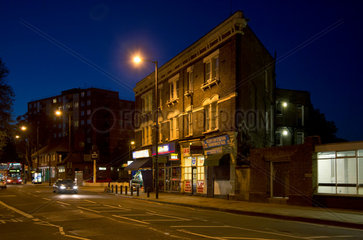 London  Grossbritannien  nachts an der Upper Clapton Road
