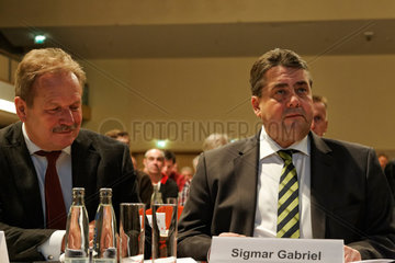 Berlin  Deutschland  Frank Bsirske  ver.di  und Sigmar Gabriel  SPD  Bundeswirtschaftsminister