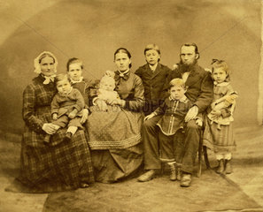 kinderreiche Familie  1880