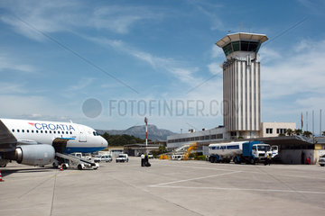 Kastela  Kroatien  Passagiermaschine der Croatia Airlines am Flughafen Split-Kastela